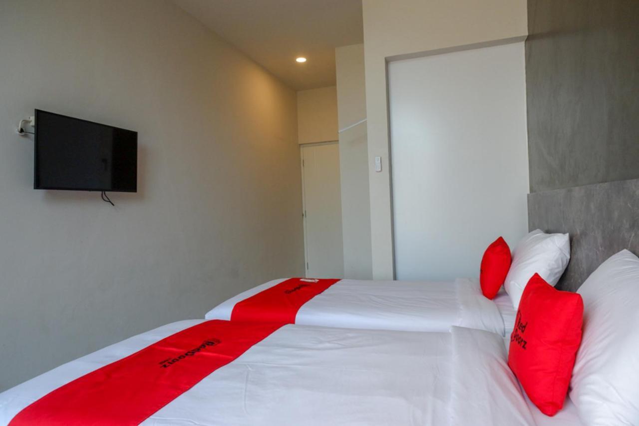 Reddoorz Plus Near Solo Baru Exterior photo