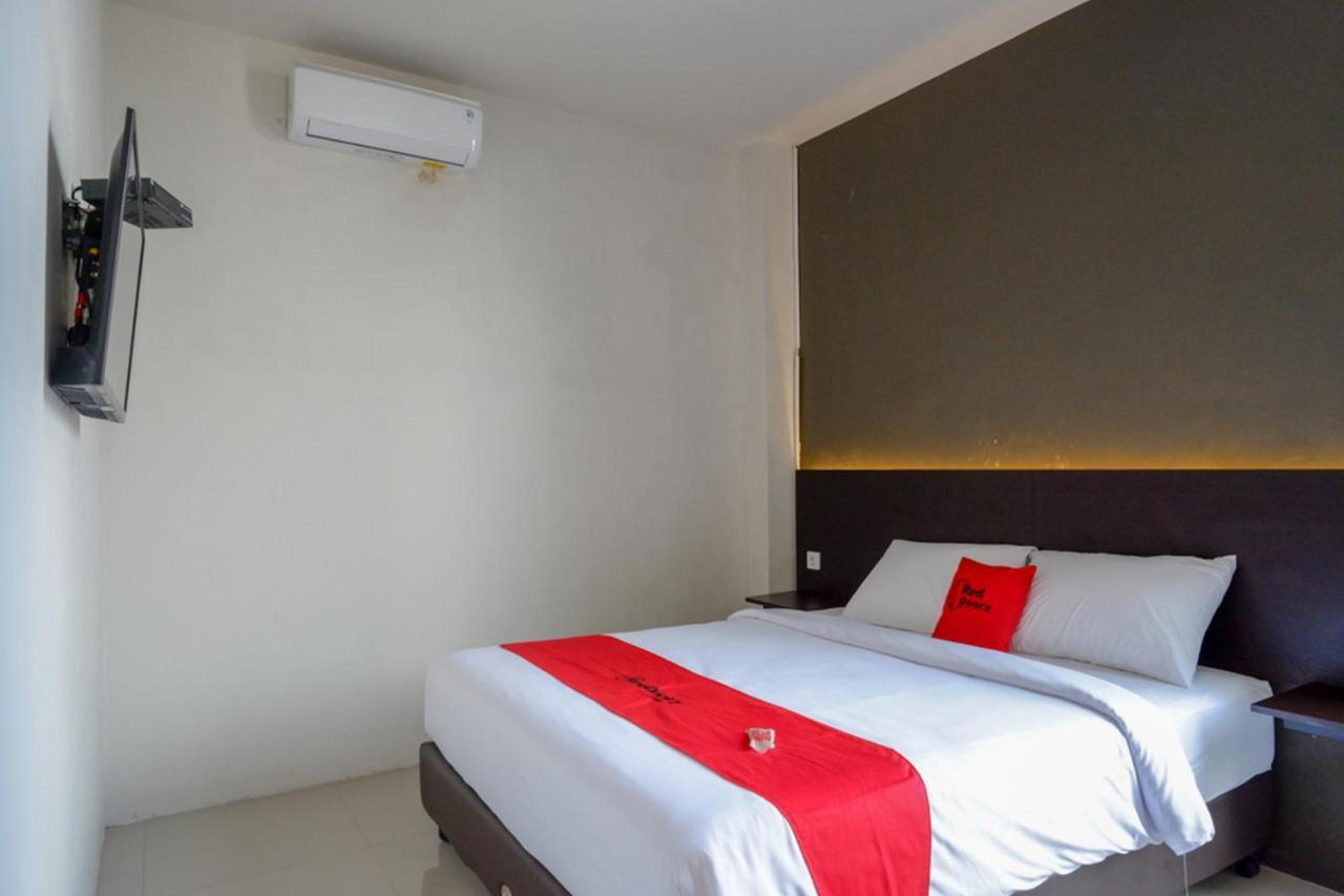 Reddoorz Plus Near Solo Baru Exterior photo